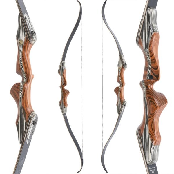 Der Sahara Recurve-Bogen von Falkenholz verfügt über einen hölzernen und laminierten Griff mit einem konturierten Griff, gebogene schwarze Wurfarme und wird von der Seite, von vorne und aus der Nähe gezeigt, um seine detaillierte Handwerkskunst hervorzuheben.