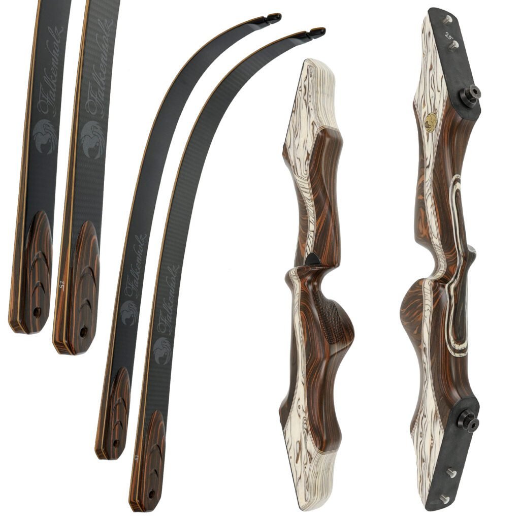 Fünf Teile des Terra Nova Recurve-Bogens - zwei ergonomische hölzerne Tragegurte und drei gebogene schwarze Wurfarme mit Holzakzenten und Befestigungslöchern - sind vor einem weißen Hintergrund angeordnet.