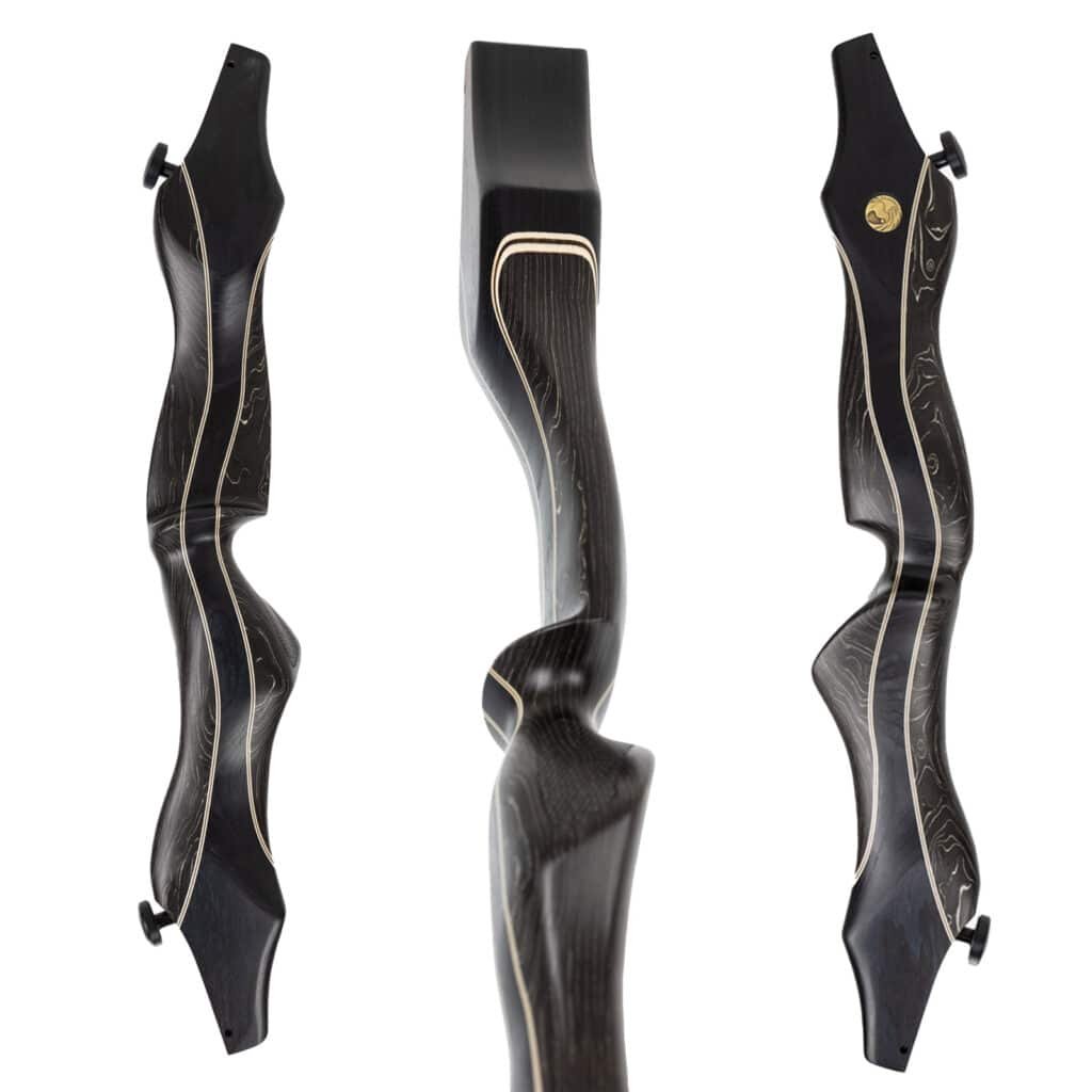 Drei Ansichten des schwarzen Recurve-Bogenträgers Zaghal von Falkenholz mit hellen Intarsien und geschnitzten Details, dargestellt aus der Vorder-, Seiten- und Schrägperspektive vor weißem Hintergrund.