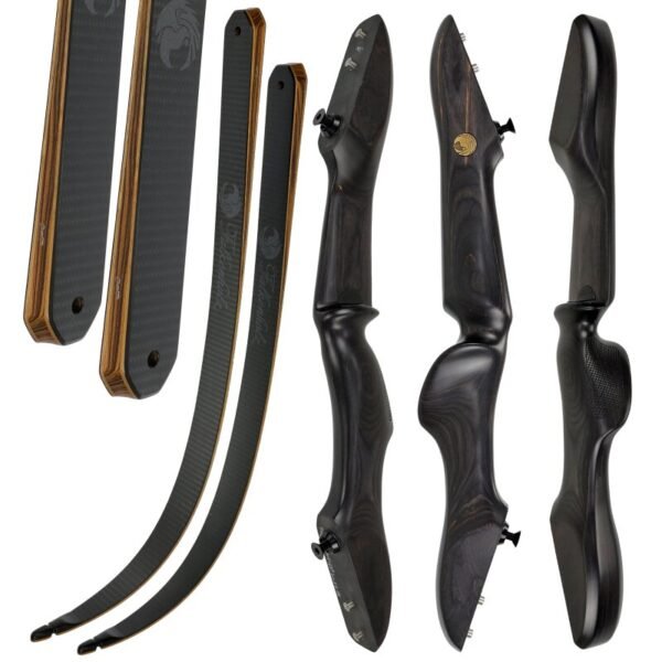 Das Merlin-Set besteht aus schwarzen Falkenholz-Recurve-Bogenwurfarmen und drei schwarzen hölzernen Tragegurten mit unterschiedlichen Griffformen, die alle aus verschiedenen Blickwinkeln auf weißem Hintergrund dargestellt werden.