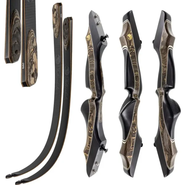 Drei Ansichten des Jaspis (Kopie) Recurvebogen-Tragegurtes in Holz und Schwarz werden mit zwei passenden Wurfarmen gezeigt, die die detaillierte Holzmaserung und das ergonomische Design hervorheben.