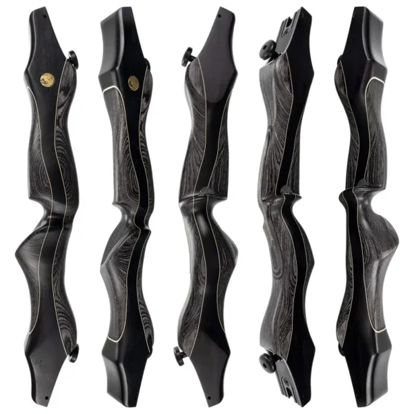 Fünf Ansichten des Toro (Kopie) Recurve-Bogens aus schwarzem Holz mit konturiertem Griff, heller Holzmaserung und goldenem Medaillon, aus verschiedenen Blickwinkeln vor weißem Hintergrund gezeigt.